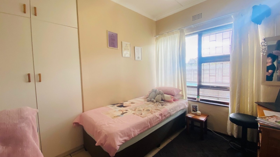 4 Bedroom Property for Sale in Denneoord Western Cape